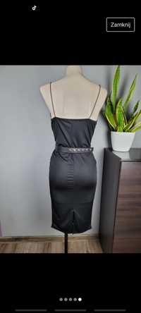 Czarna sukienka midi wieczorowa asymetryczna dopasowana z odkrytymi pl