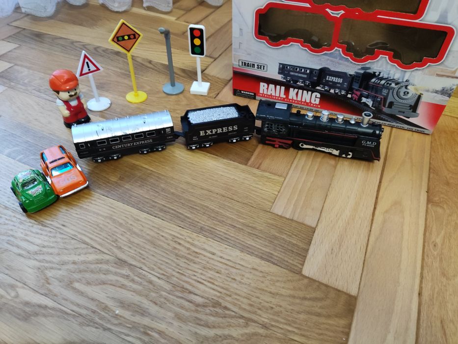 Пластиковий поїзд