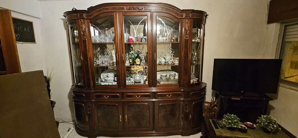 Mesa e móvel antigo