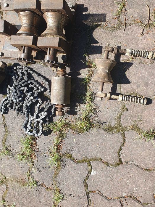 Rolki podające posuw  podajnik palisady wyrobów toczonych rur