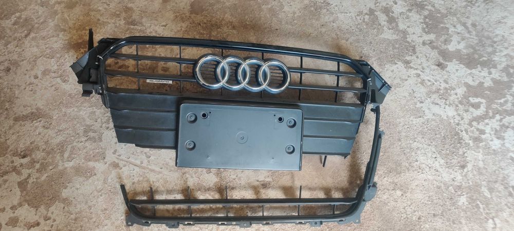 Решетка радиатора AUDI A4B8