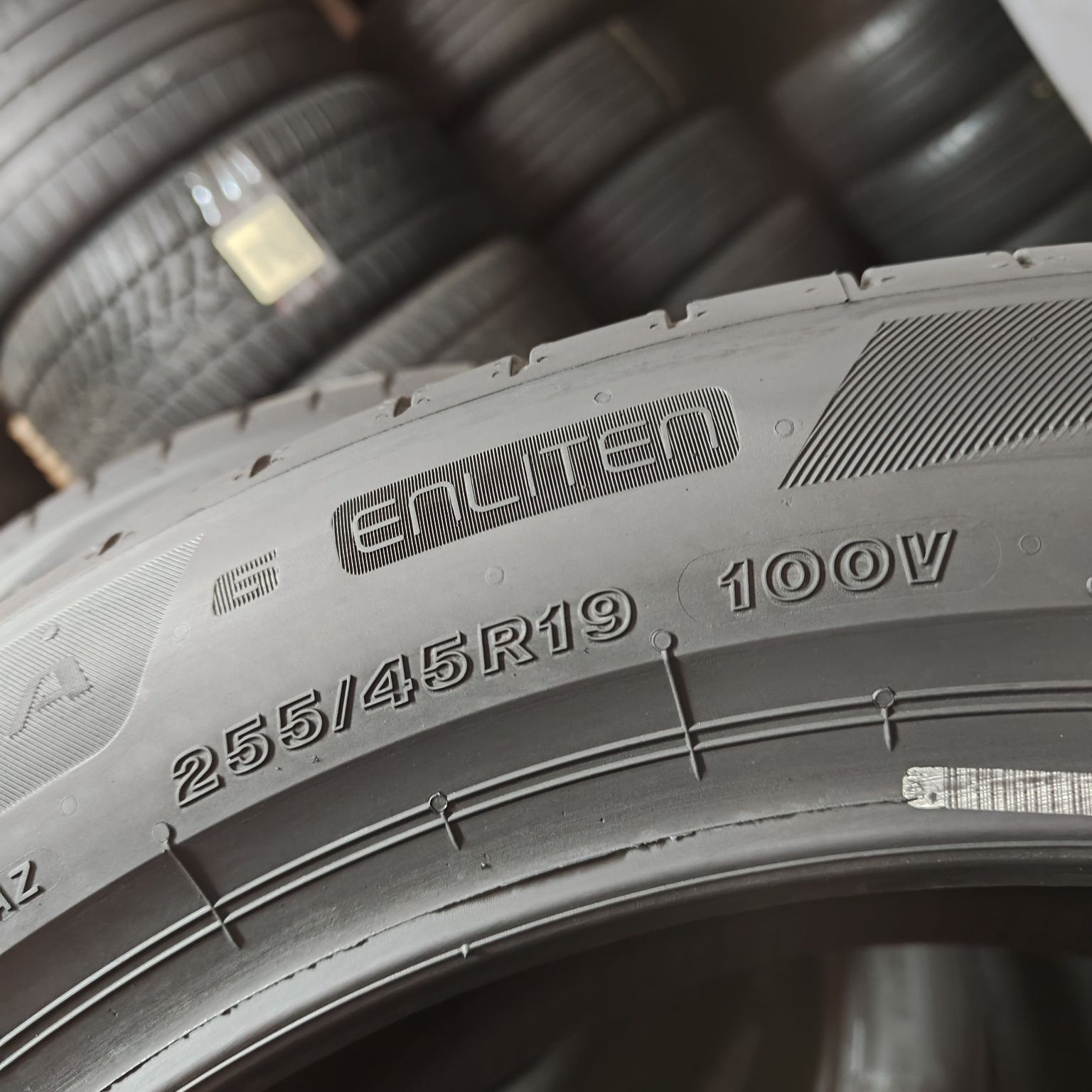255/45/19 Sprzedam komplet opon letnich Bridgestone