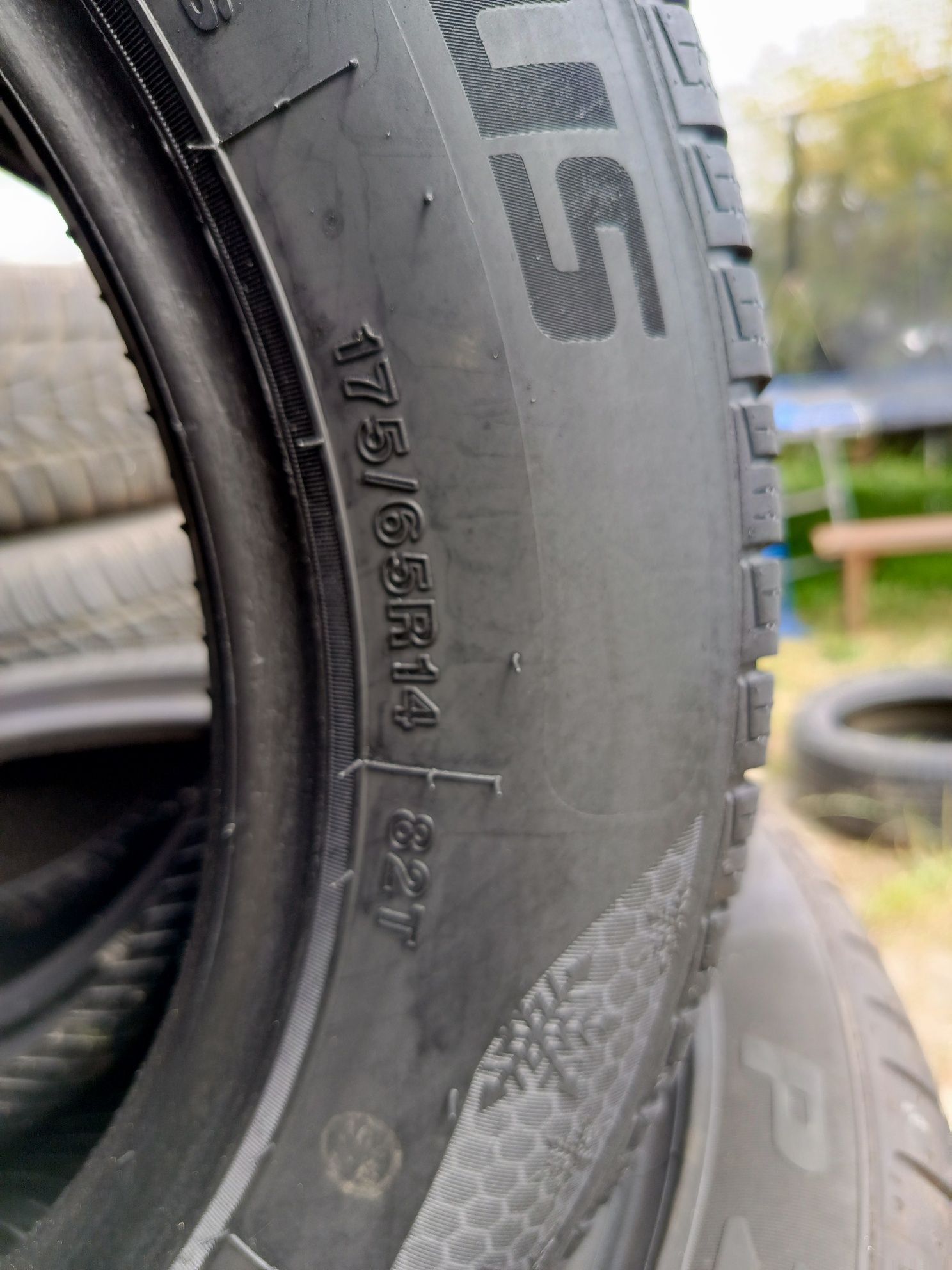 Sprzedam prawie nowe opony 175/65 r14