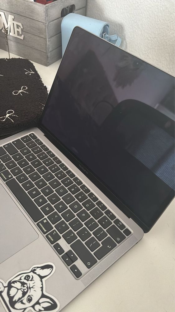 Macbook air m1 256gig 8gb Ram