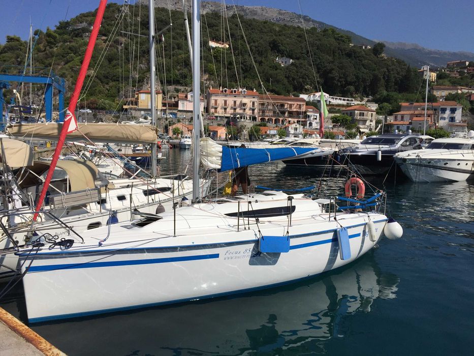 Jacht żaglowy Focus 850
