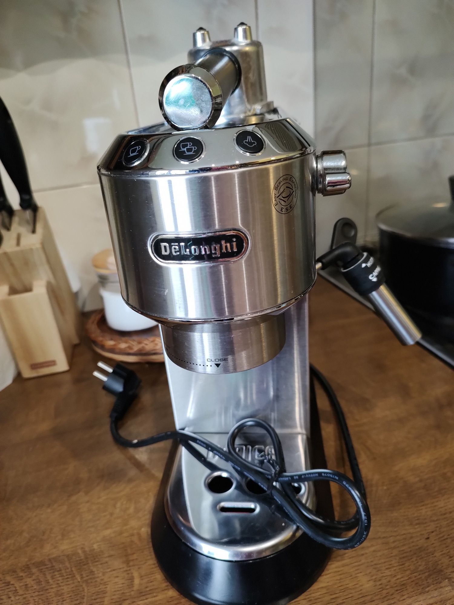 Ekspres kolbowy DeLonghi