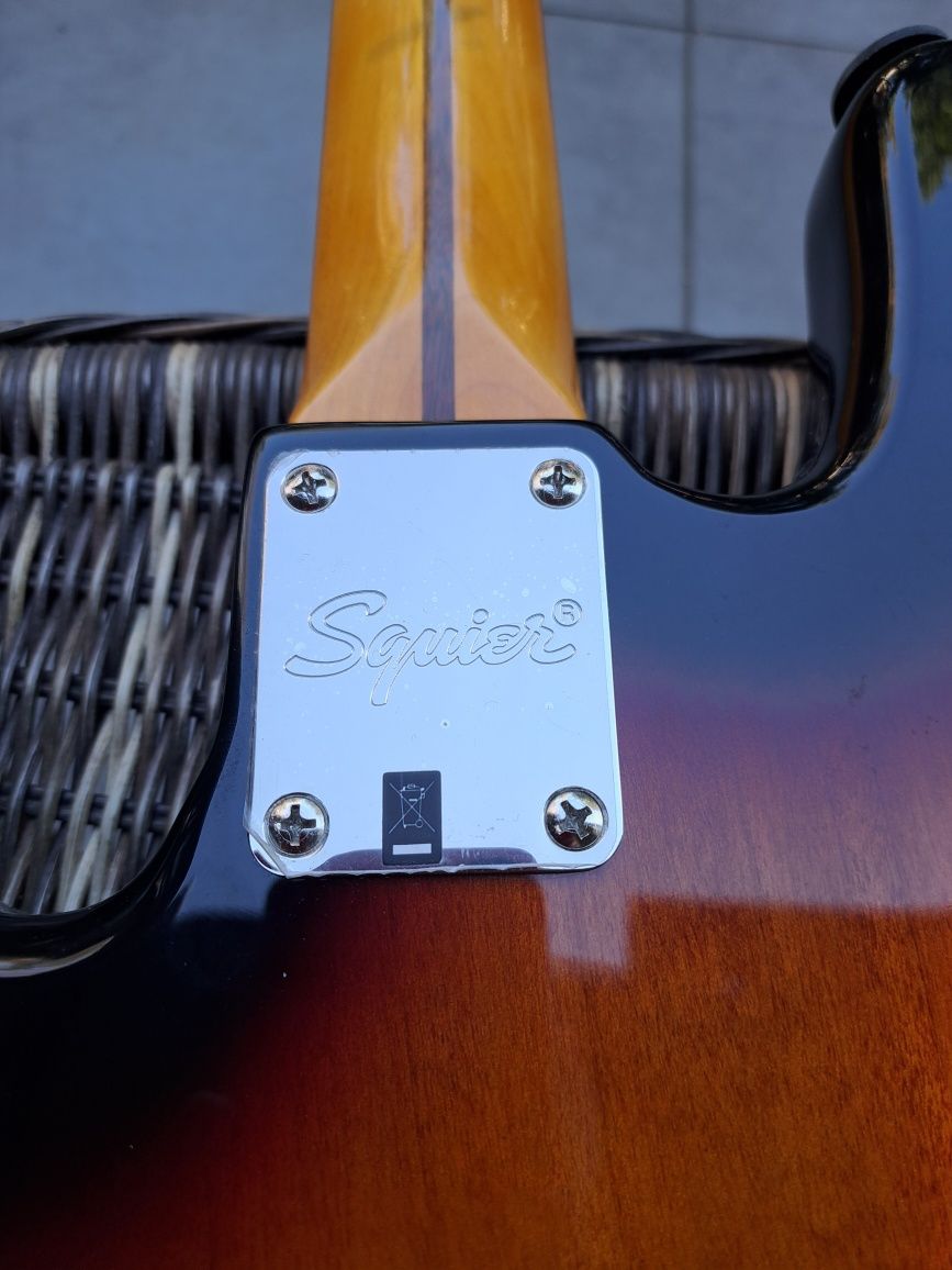Gitara basowa  Squayer  by Fender