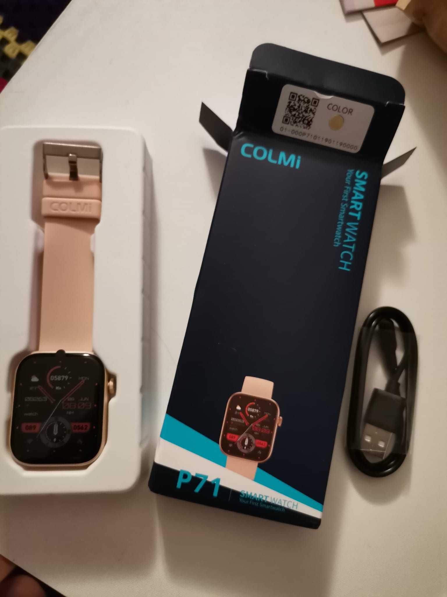 Smartwatch Dourado COLMI / Recebe Chamadas / Ecrã 1.9 / IP68 (NOVO)