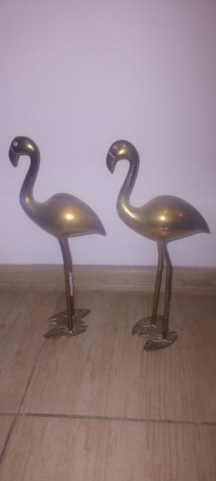 Flamingi wykonane z mosiądzu