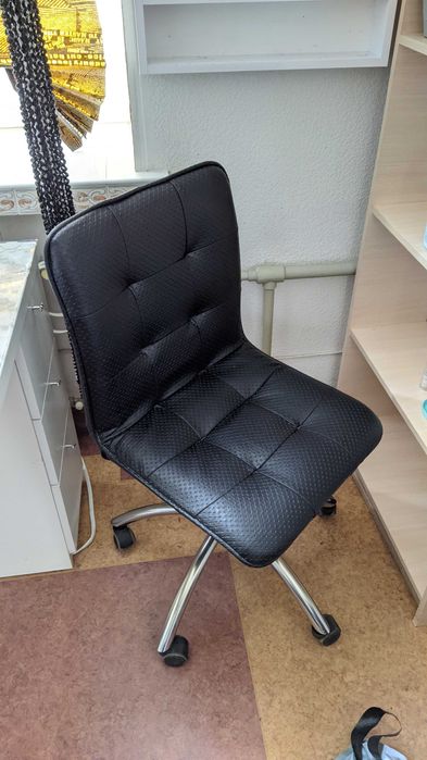 Продам мебель: шкаф, полки, кресло