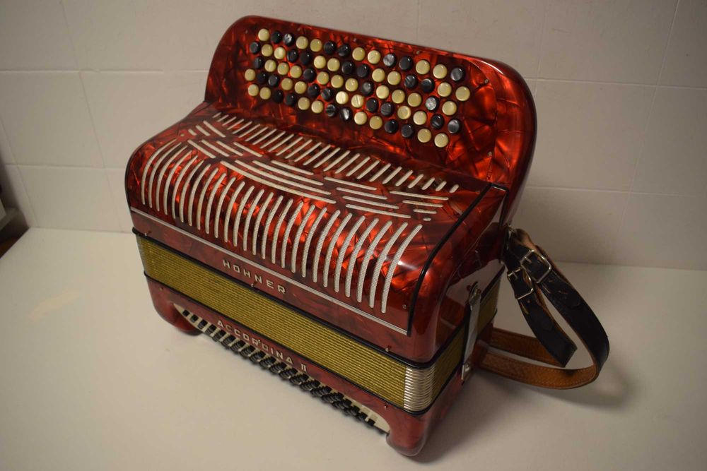 Acordeao Hohner acordina 2 Voz. N 261