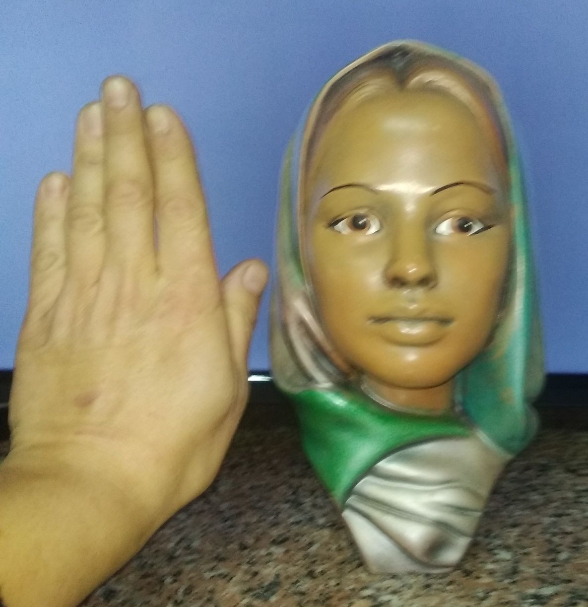 Busto feminino em cerâmica antigo