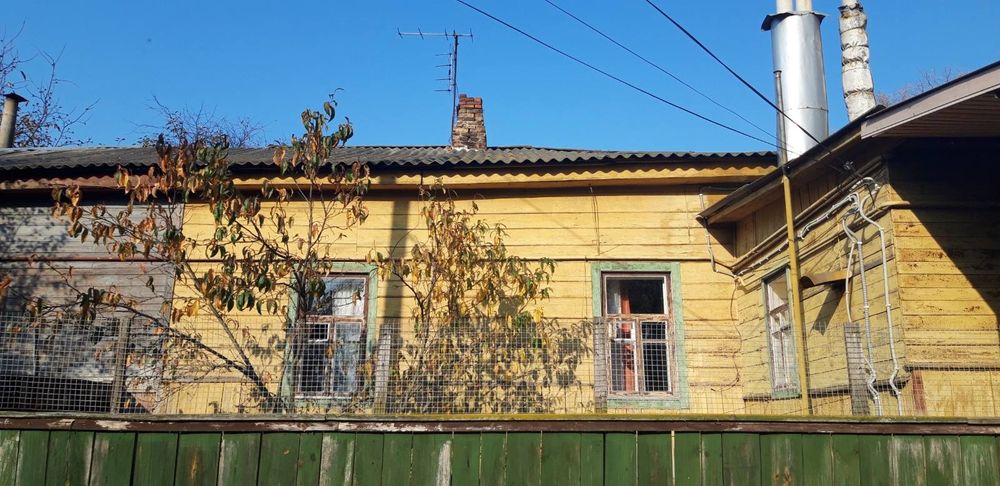 Продаж частини будинку з окремим входом.