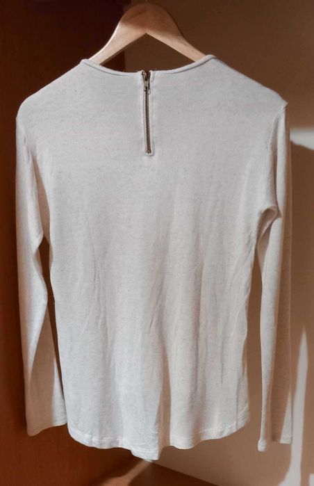 Blusa branca, frente rendada