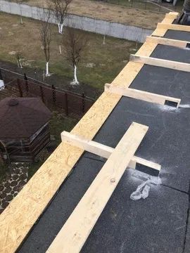 Roboty dachowe usługi dekarskie dachy krycie papą wymiana rynien
