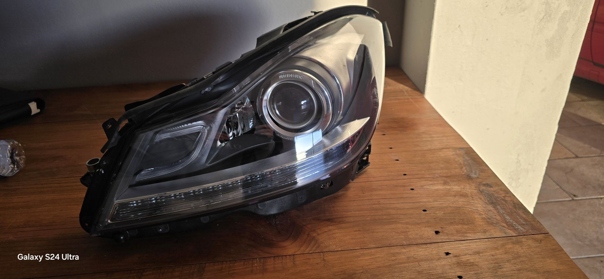 Farol bi xenon esq w204 facelift