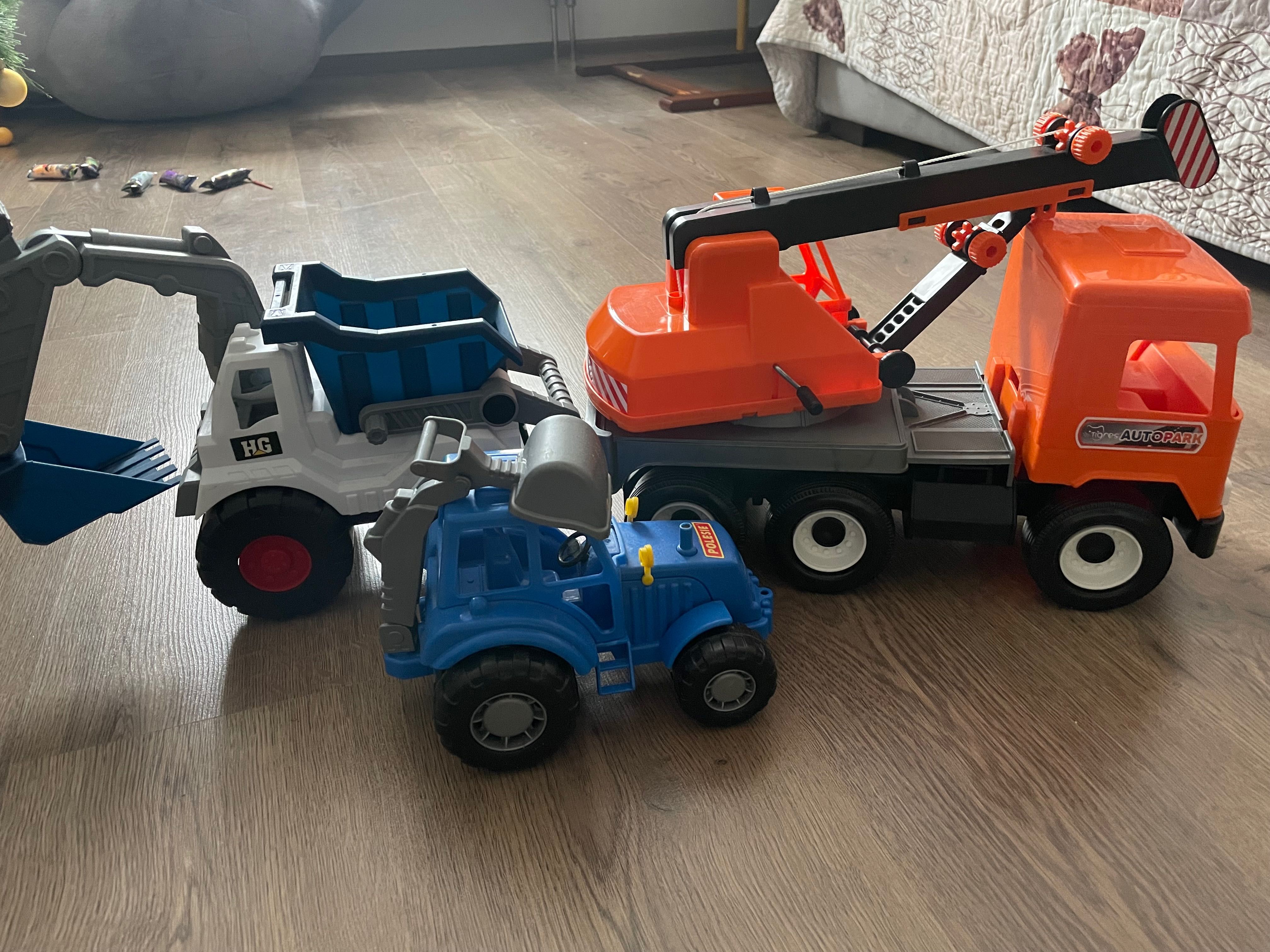 Іграшки самоскид,трактор,автокран