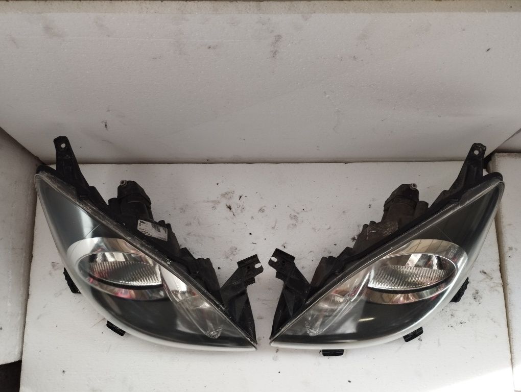 Toyota Aygo 1 lampa przednia przód lewa, prawa