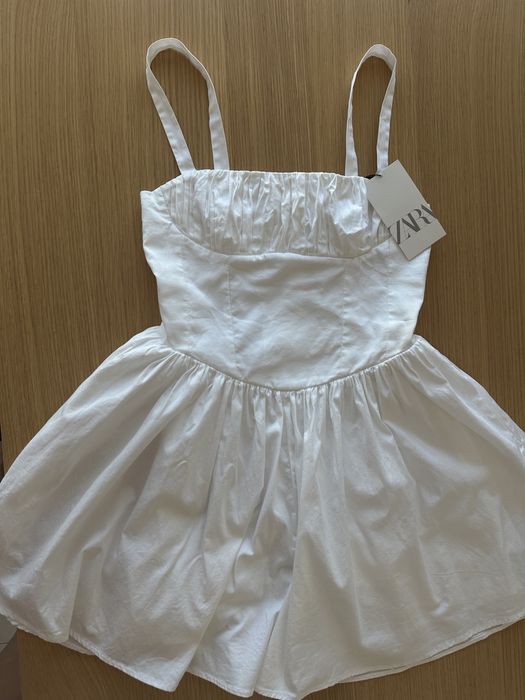 Vestido com saia volume Zara novo!