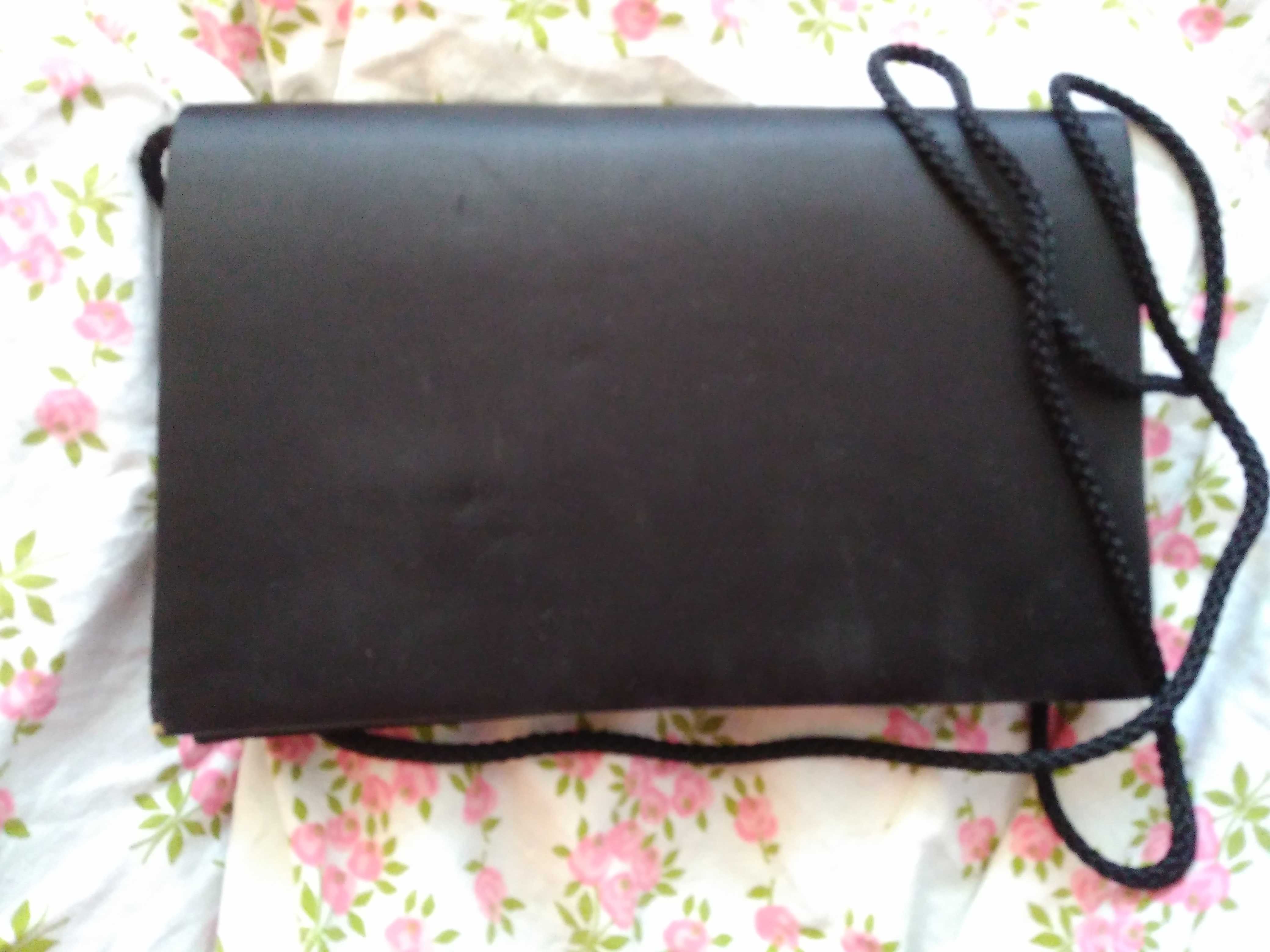 Mała torebka czarna kopertówka 21,5 cm x 14 cm