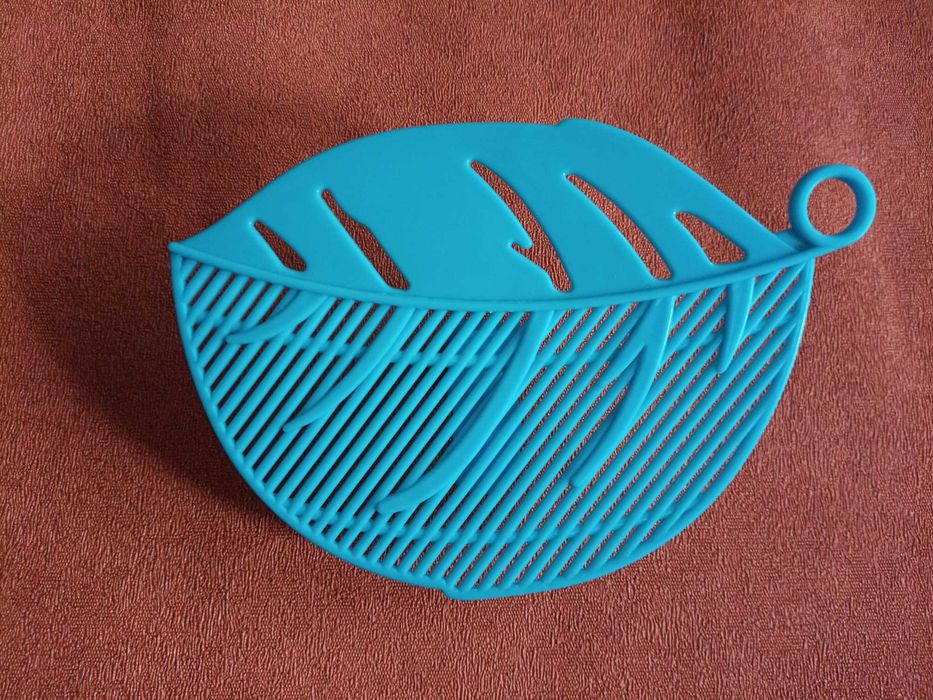 Універсальне сито для каструль для зливу води