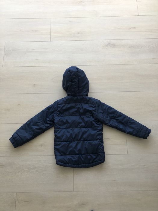 Casaco impermeável com capuz azul