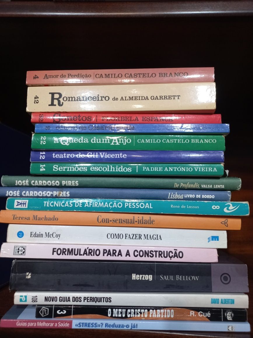 Vendo Livros diversos