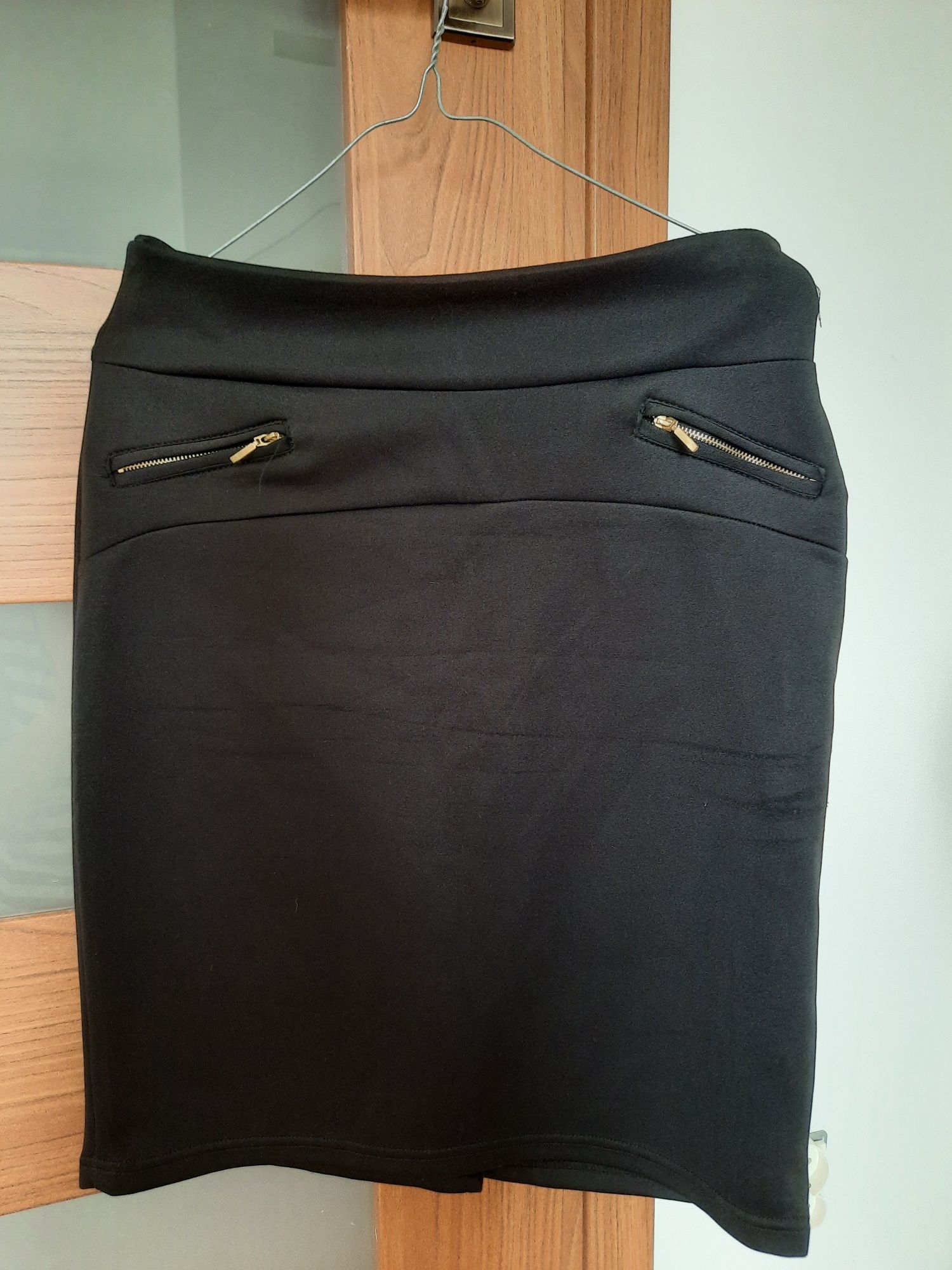 Czarna spódnica z suwaczkami L