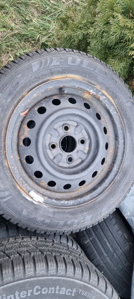 Yaris Aygo Corolla 175/65 R14 felgi  z oponami zimowymi