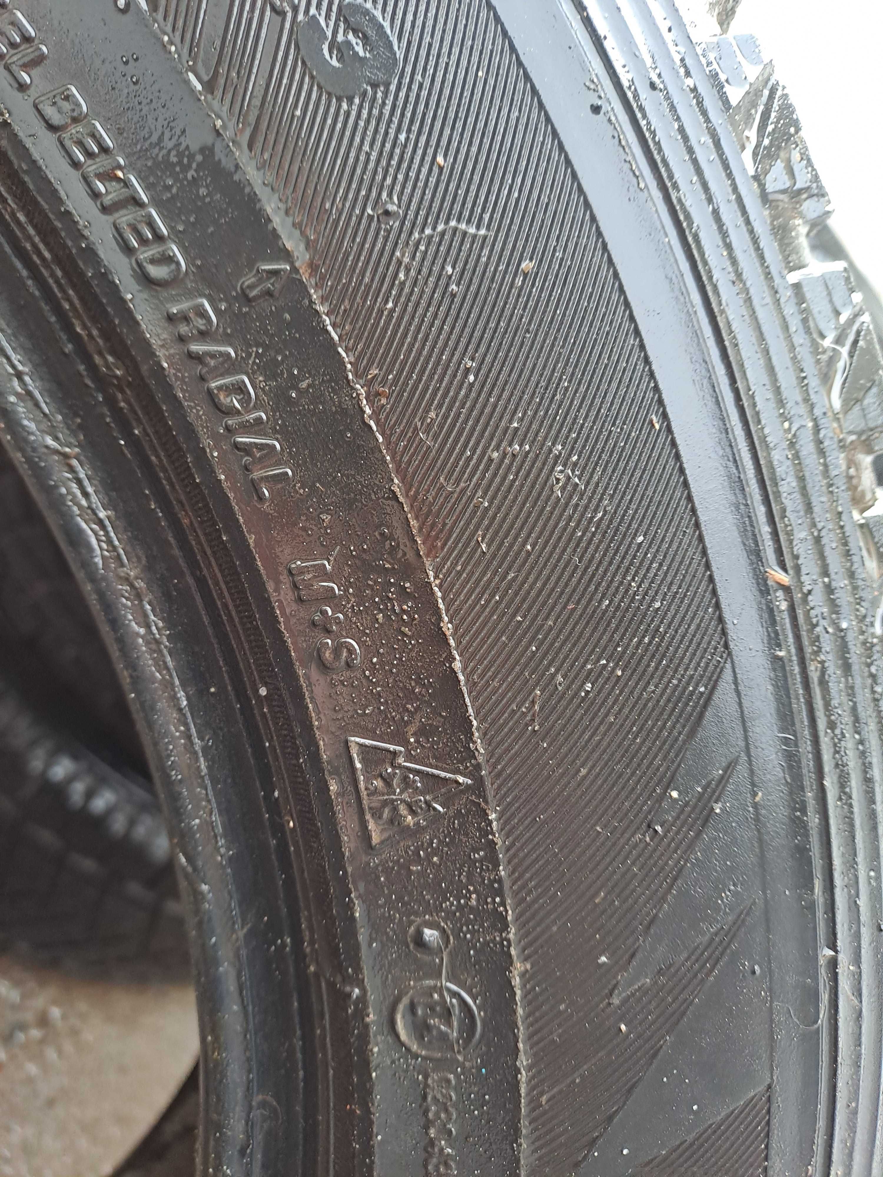 Шини зимові Bridgestone Blizzak 225/65 R17 Б/У. Не дорого.