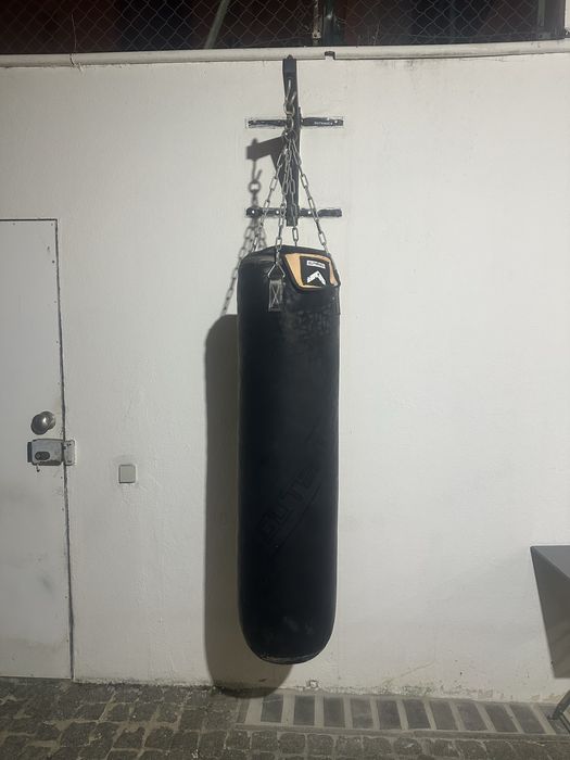 Saco de boxe outshock com suporte parede