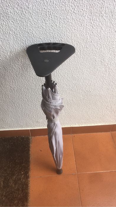 Bengala dobrável com assento e parasol.
