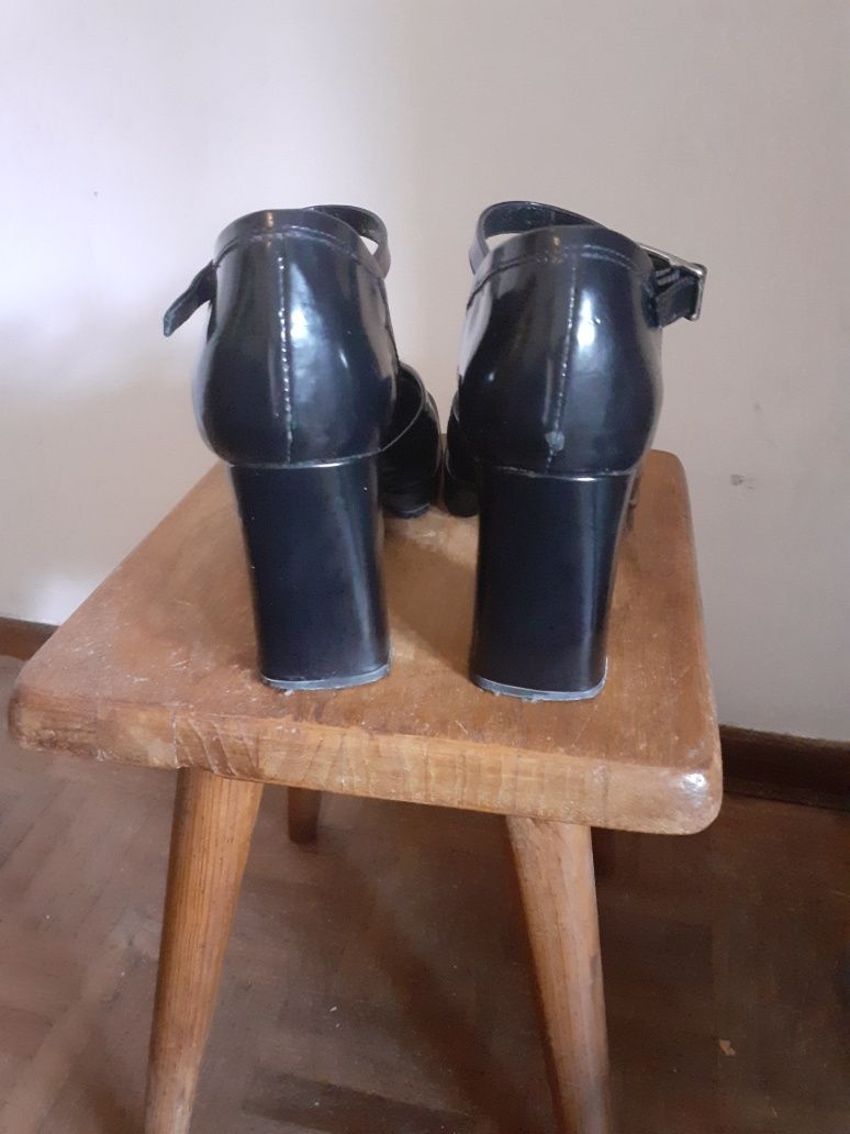 Sapatos vintage de verniz pretos