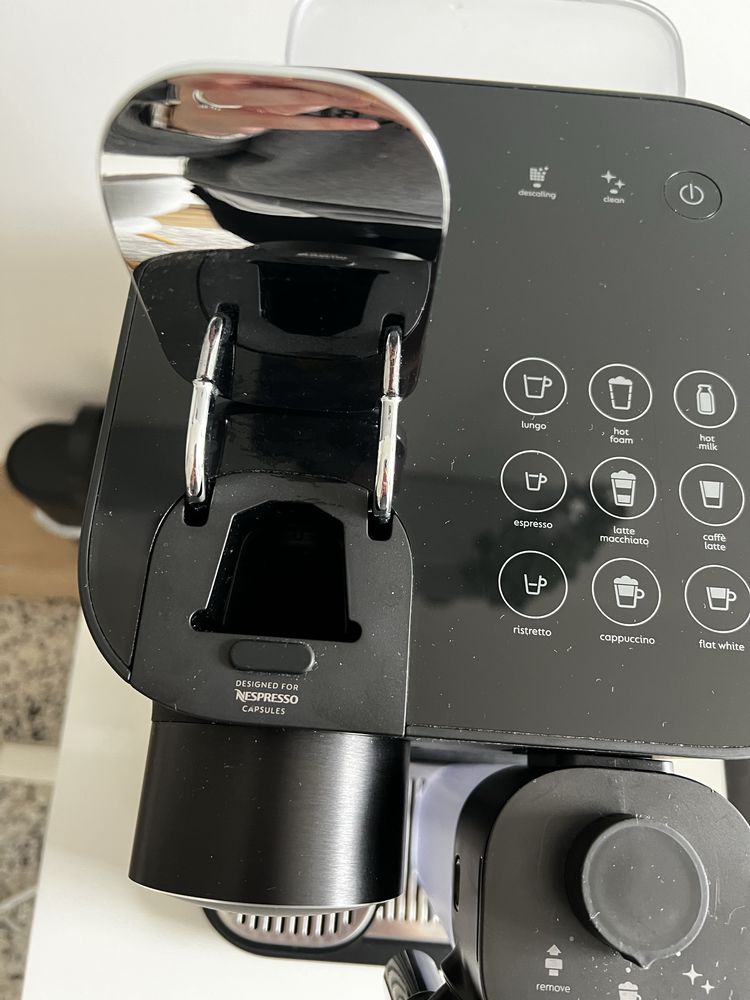 Máquina de Café Nespresso DeLonghi Gran Lattissima Sophisticated Darks