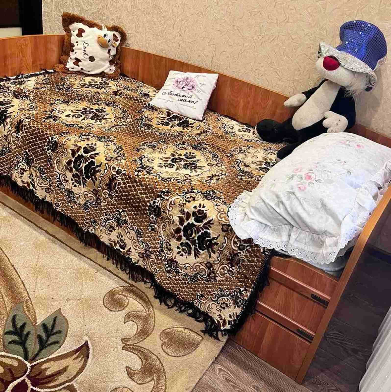 Кровать детская  с матрасом