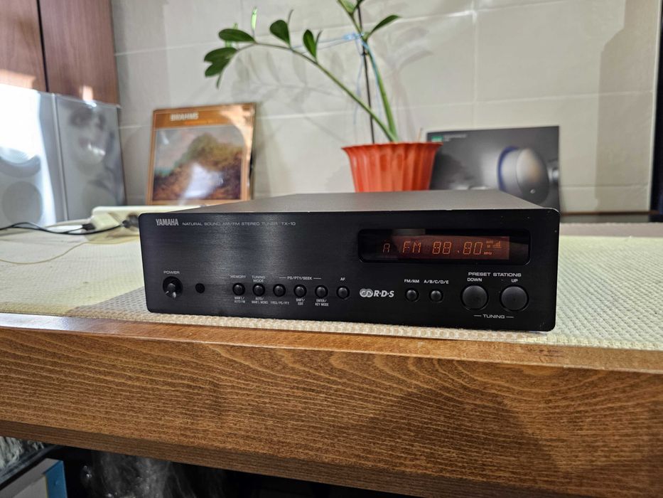 Тюнер Yamaha TX-10 AM/FM Stereo Tuner