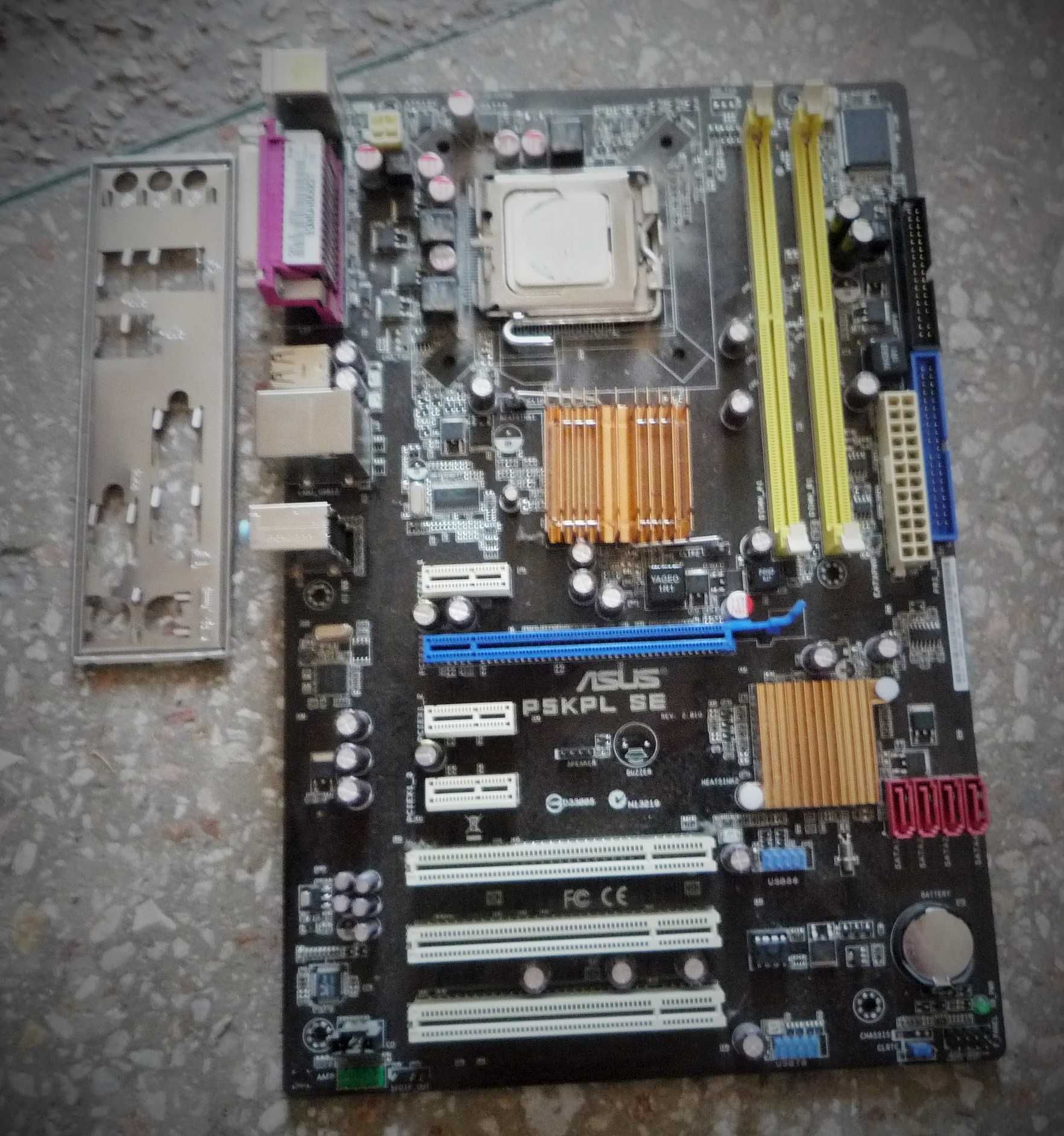 продам 2 платы Asus 775 сокет - поддержка Core2 Quad