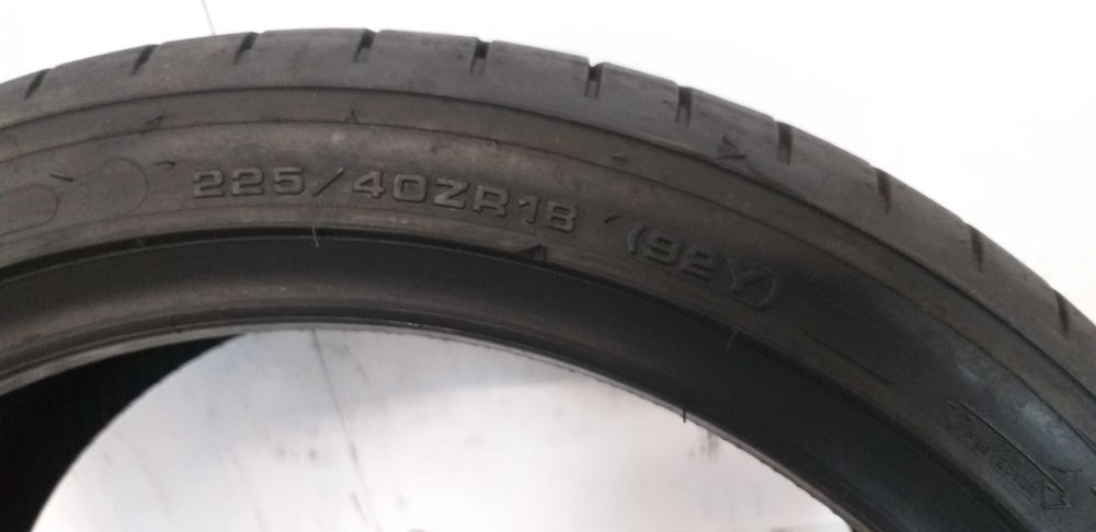 Szt 2334L Sztuka 225/40R18 92Y Dunlop Sport Maxx RT2 dot.4020