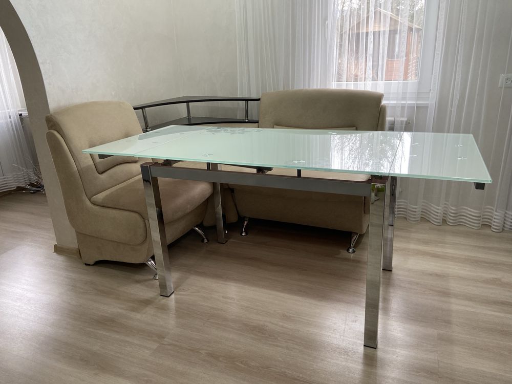 Продається стіл та куток