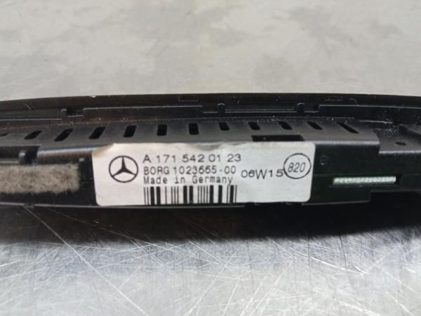 Display / ecrã de informações MERCEDES-BENZ CLS (C219)