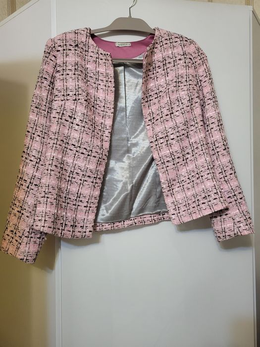 Костюм жіночий зі спідницею, твідовий,дуже гарний