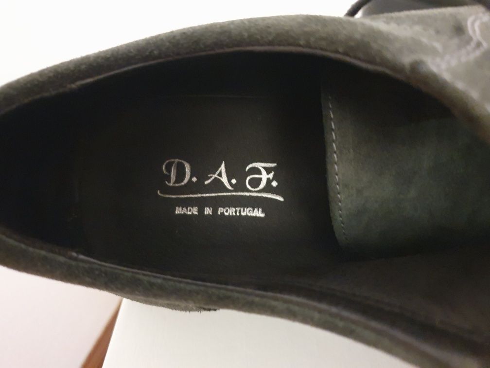Sapatos de Camurça - Novos