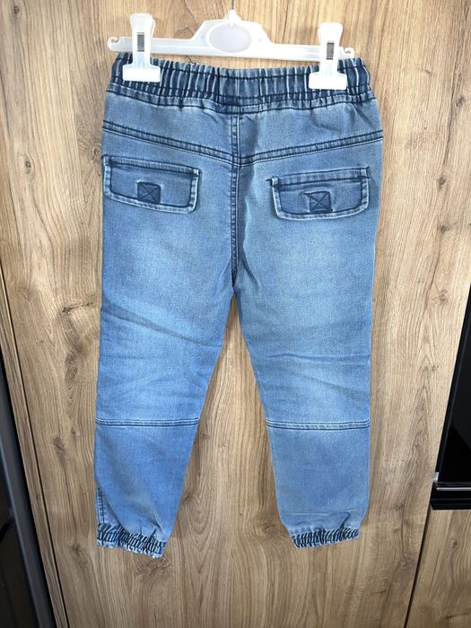 Nowe spodnie jeansowe dla chłopca 110/116