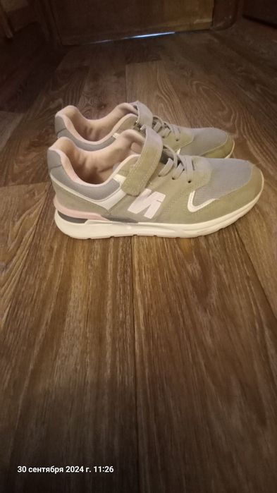 Кросівки для двічинки