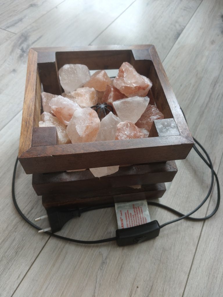 Lampa solna w skrzyneczce