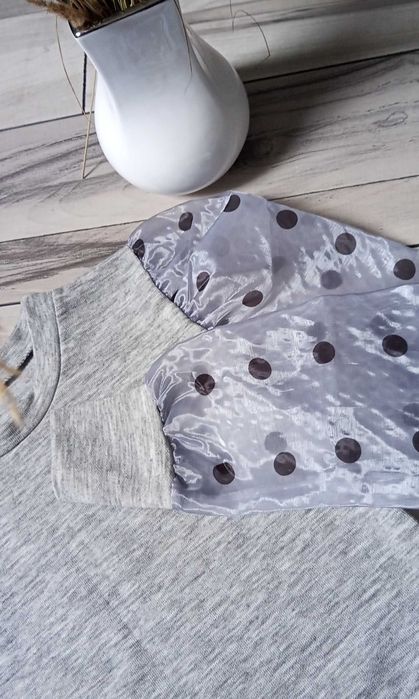 Bluzka Damska z Tiulowym Rękawem.