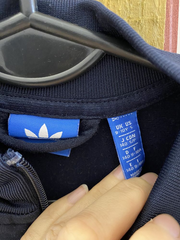 Granatowa bluza zapinana sportowa Adidas 140