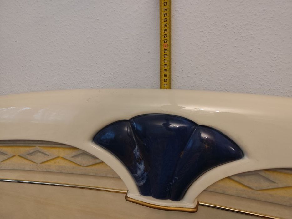 Двоспальне ліжко і 2 приліжкові тумби