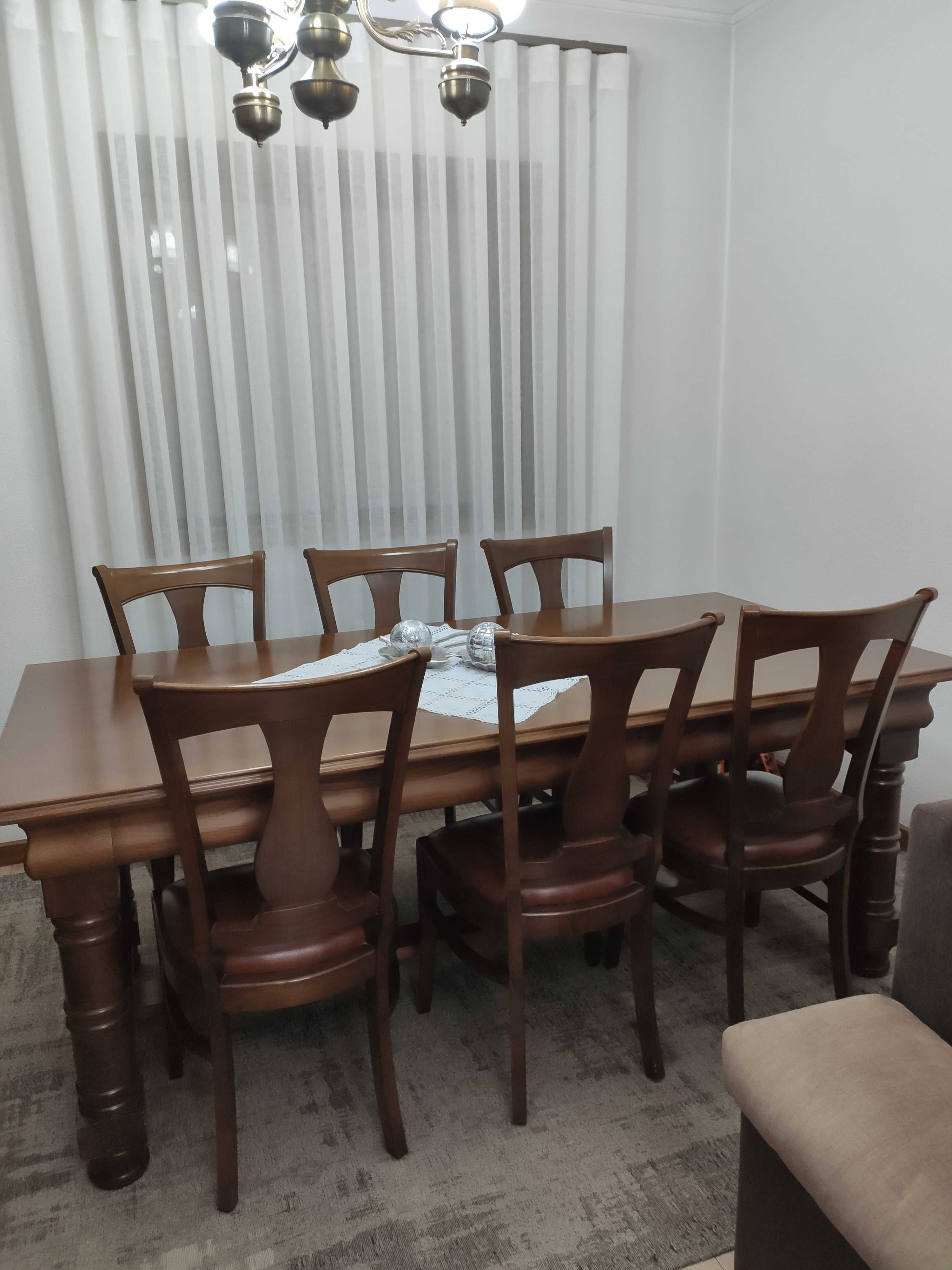 Mesa de jantar em castanho 2x1m em ótimo estado - inclui 6 cadeiras