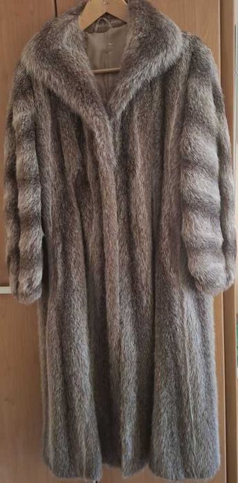 Damski płaszcz - naturalne futro z nutrii